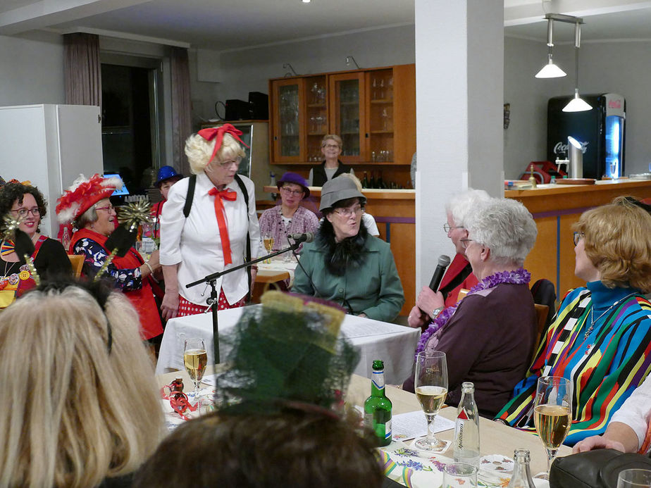 Frauenkarneval der kfd im Landhotel Weinrich (Foto: Karl-Franz Thiede)